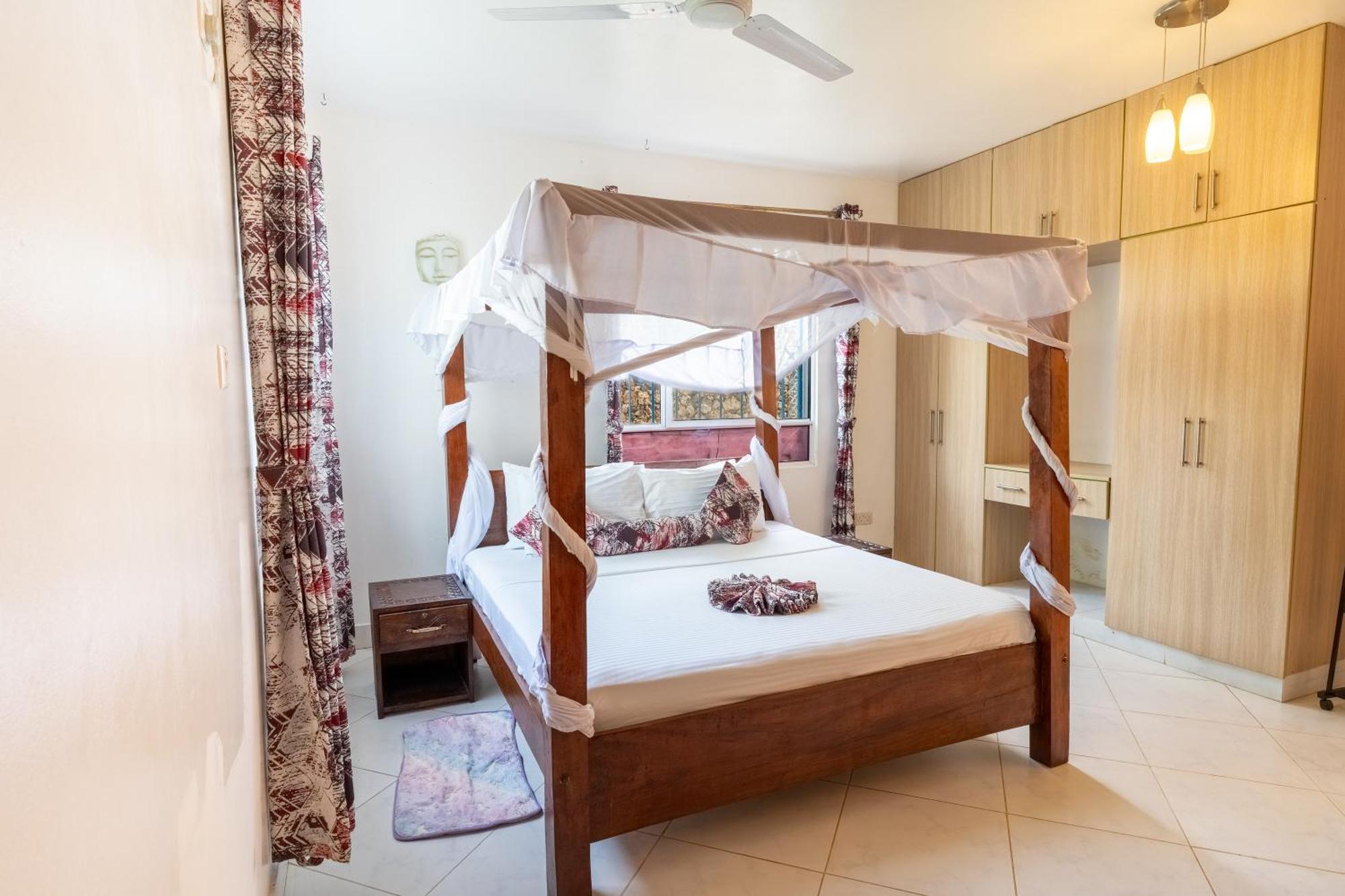 Queens Chateau Boutique Villa Playa de Diani Exterior foto