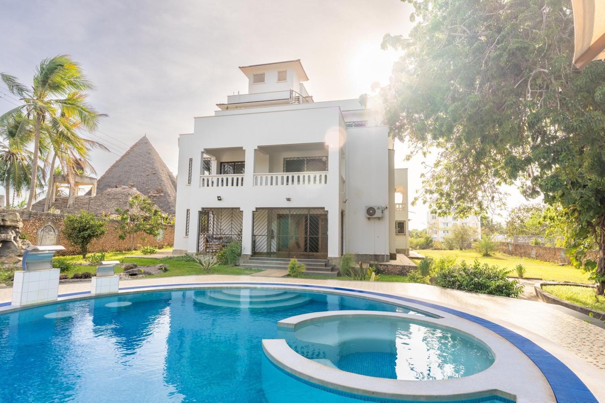 Queens Chateau Boutique Villa Playa de Diani Exterior foto